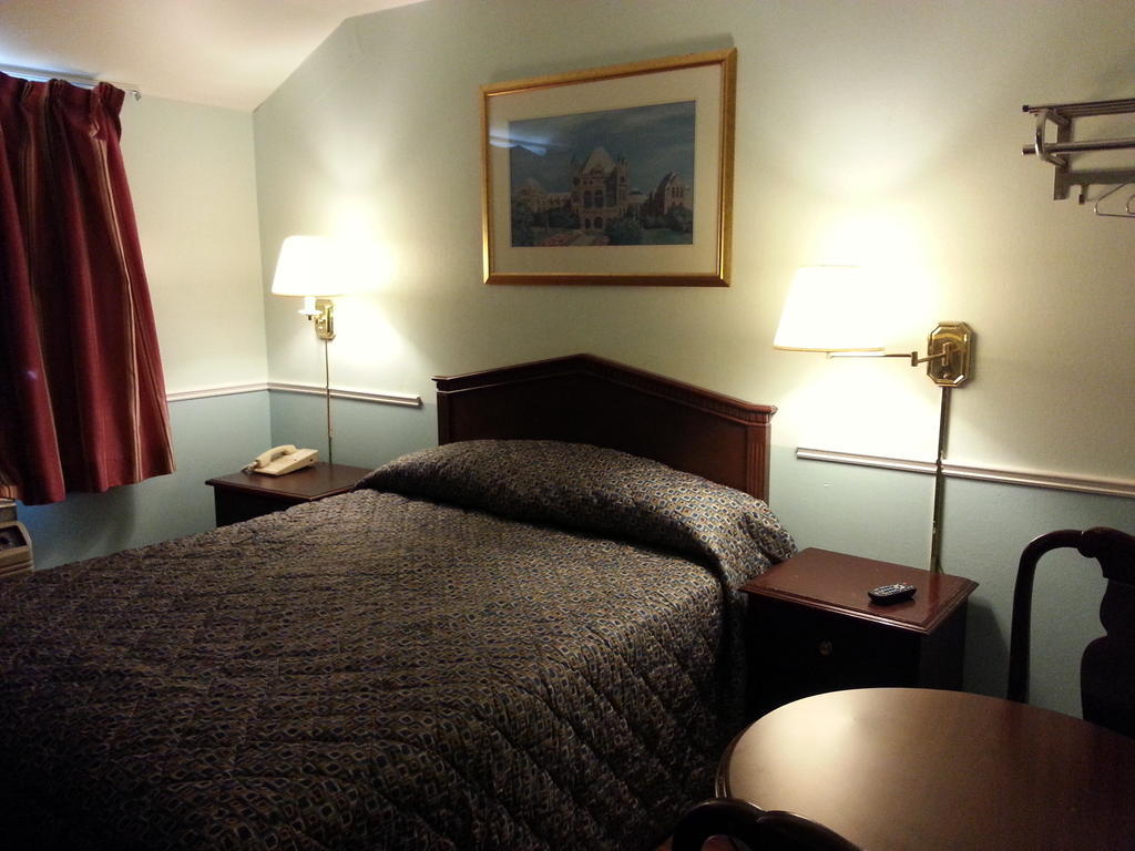 Queensway Motel Toronto Eksteriør billede